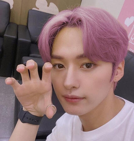 LEE KNOW - STRAY KIDS
